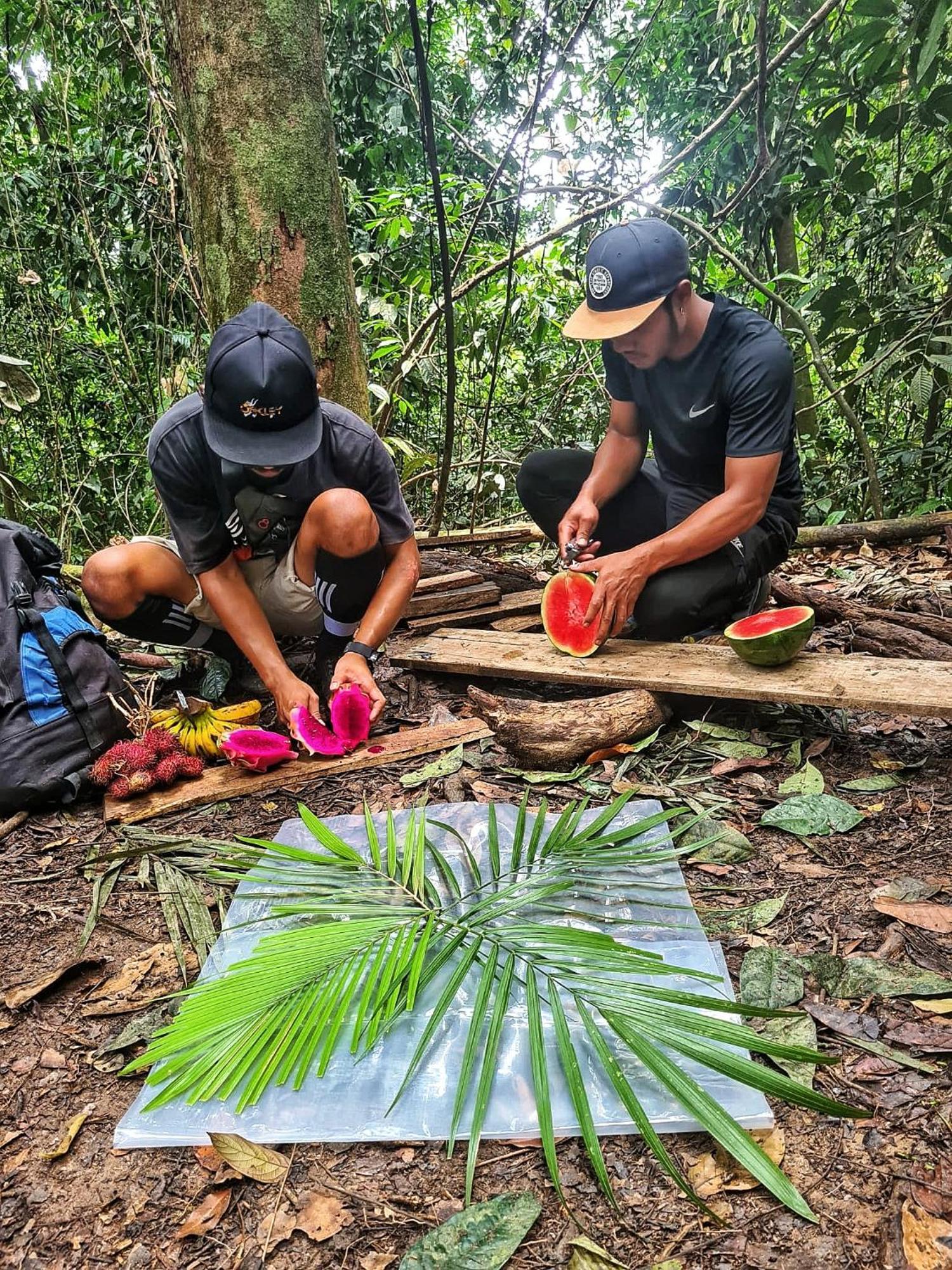 Tropical Jungle Lodge & Jungle Trekking Bukit Lawang Exterior foto
