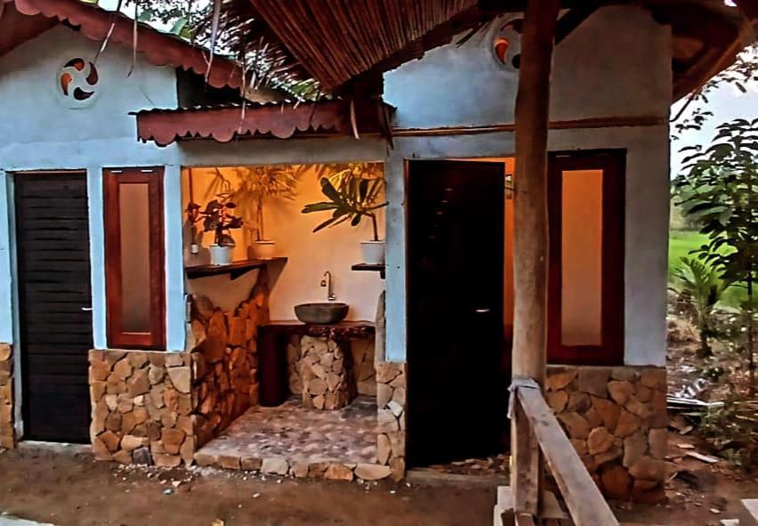 Tropical Jungle Lodge & Jungle Trekking Bukit Lawang Exterior foto
