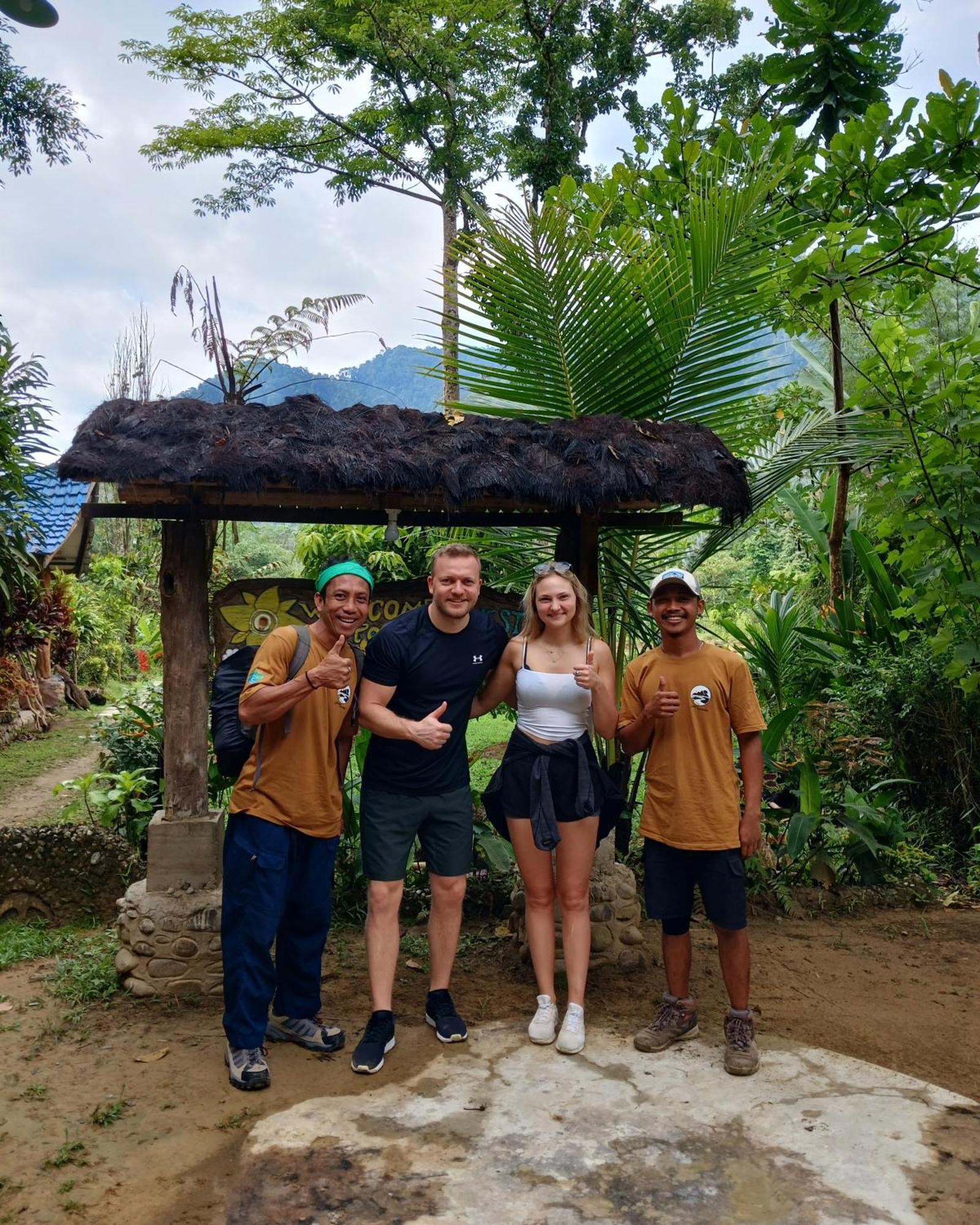 Tropical Jungle Lodge & Jungle Trekking Bukit Lawang Exterior foto